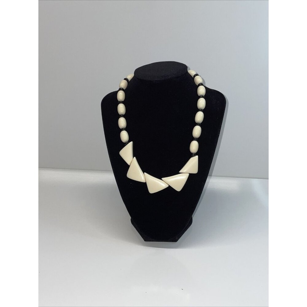 Vintage 80s Cream Acrylic and Black Bead‎ Necklace Choker Chunky Torpedo Closure